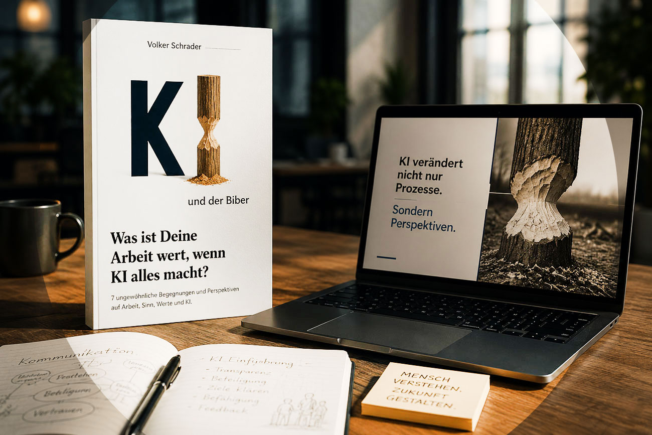 Buch »KI und der Biber« neben einem Laptop und einem angenagten Baumstamm als Symbol für Arbeit, Veränderung und KI-Kommunikation im Unternehmen.